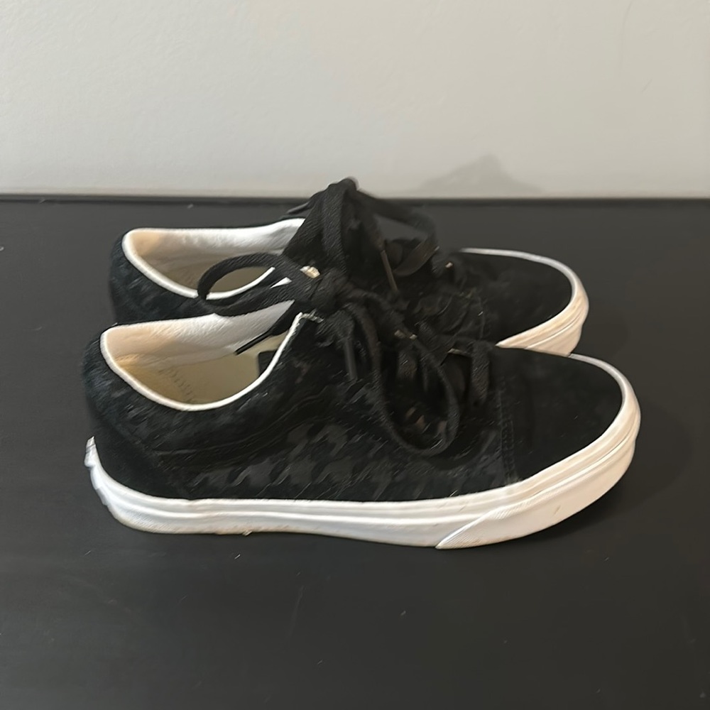Women’s Vans Old Skool Embossed Houndstooth in Black - Size 6.5 W / 5 M